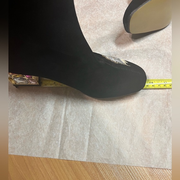 NWOT - Embroidered Faux Suede Ankle Boots (US 7) - Picture 11 of 13